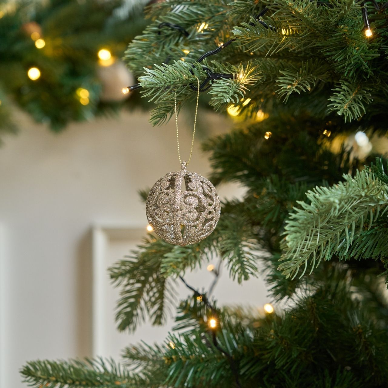 Weihnachtskugel mit Glitzer